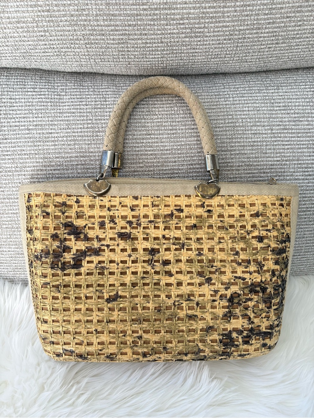 Italian Woven Basket Weave Vintage Purse 
Size 12" × 8.5" × 4.5"